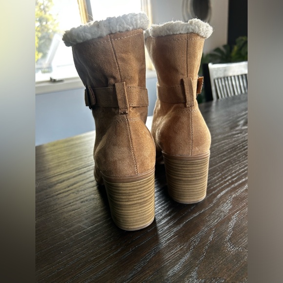 American Eagle by Payless yaz stone faux suede ankle bootie Sherpa block heels - Picture 5 of 10